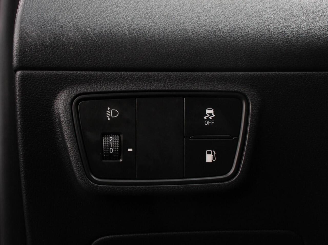 Hyundai TUCSON 1.6 T-GDI PHEV Comfort 4WD Climate control Cruise control Parkeersensoren achter Achteruitrij camera Navigatie LED Apple Carplay/ Android Auto