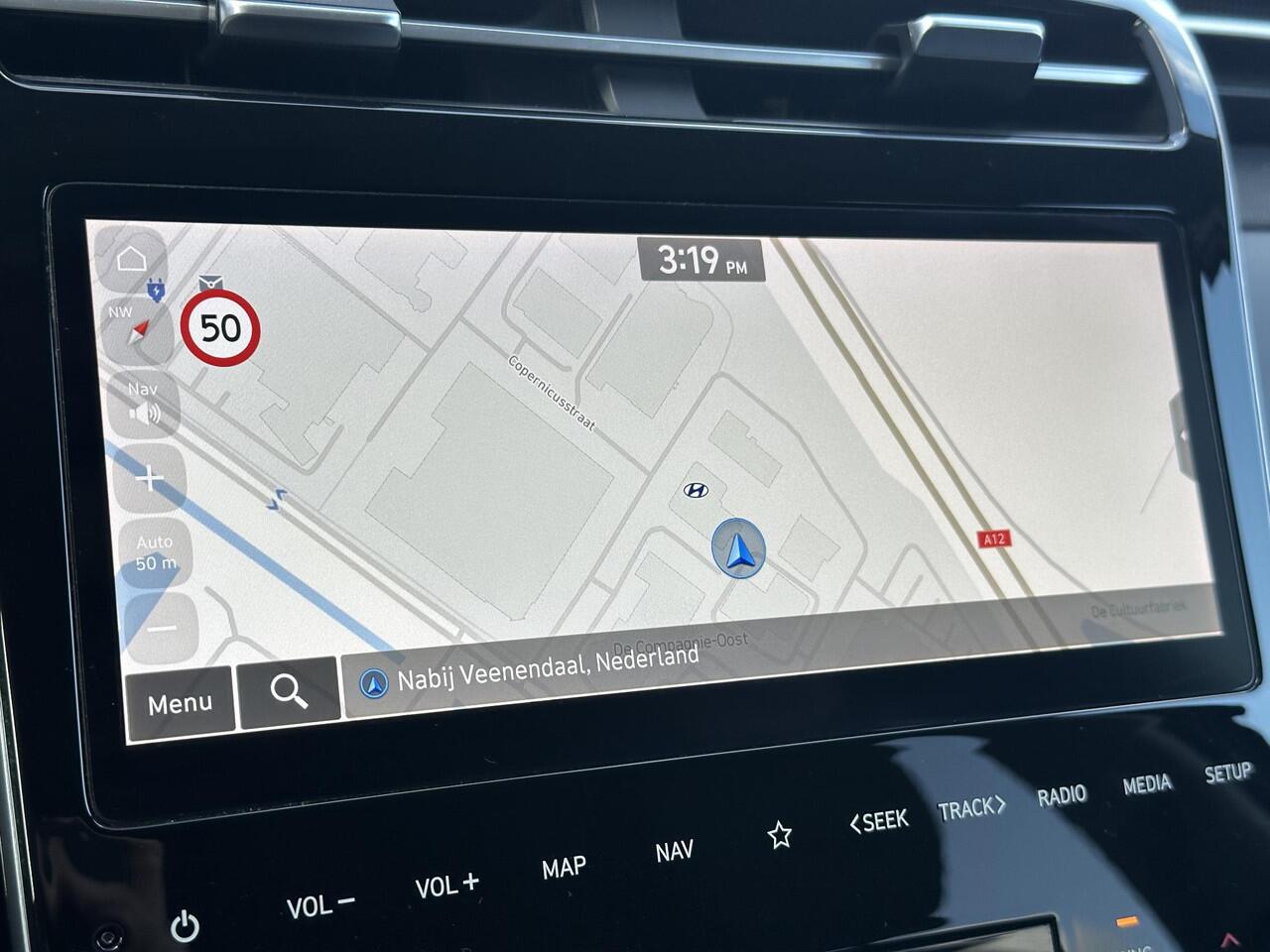 Hyundai TUCSON 1.6 T-GDI PHEV Comfort Smart 4WD / Parkeersensoren voor & achter / Achteruitrij Camera / All Season banden / Trekhaak / Apple carplay & Android Auto /