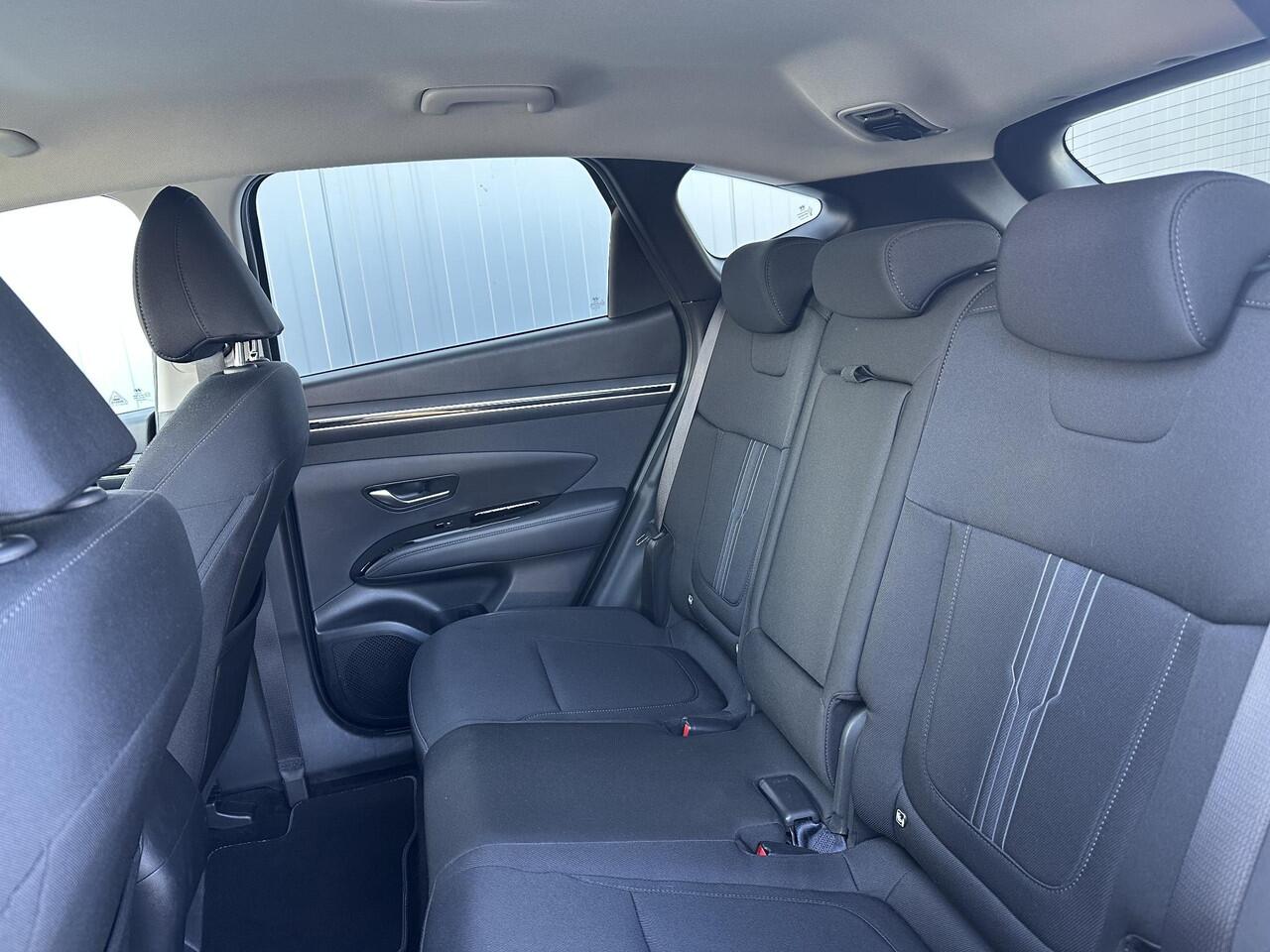 Hyundai TUCSON 1.6 T-GDI PHEV Comfort Smart 4WD / Parkeersensoren voor & achter / Achteruitrij Camera / All Season banden / Trekhaak / Apple carplay & Android Auto /