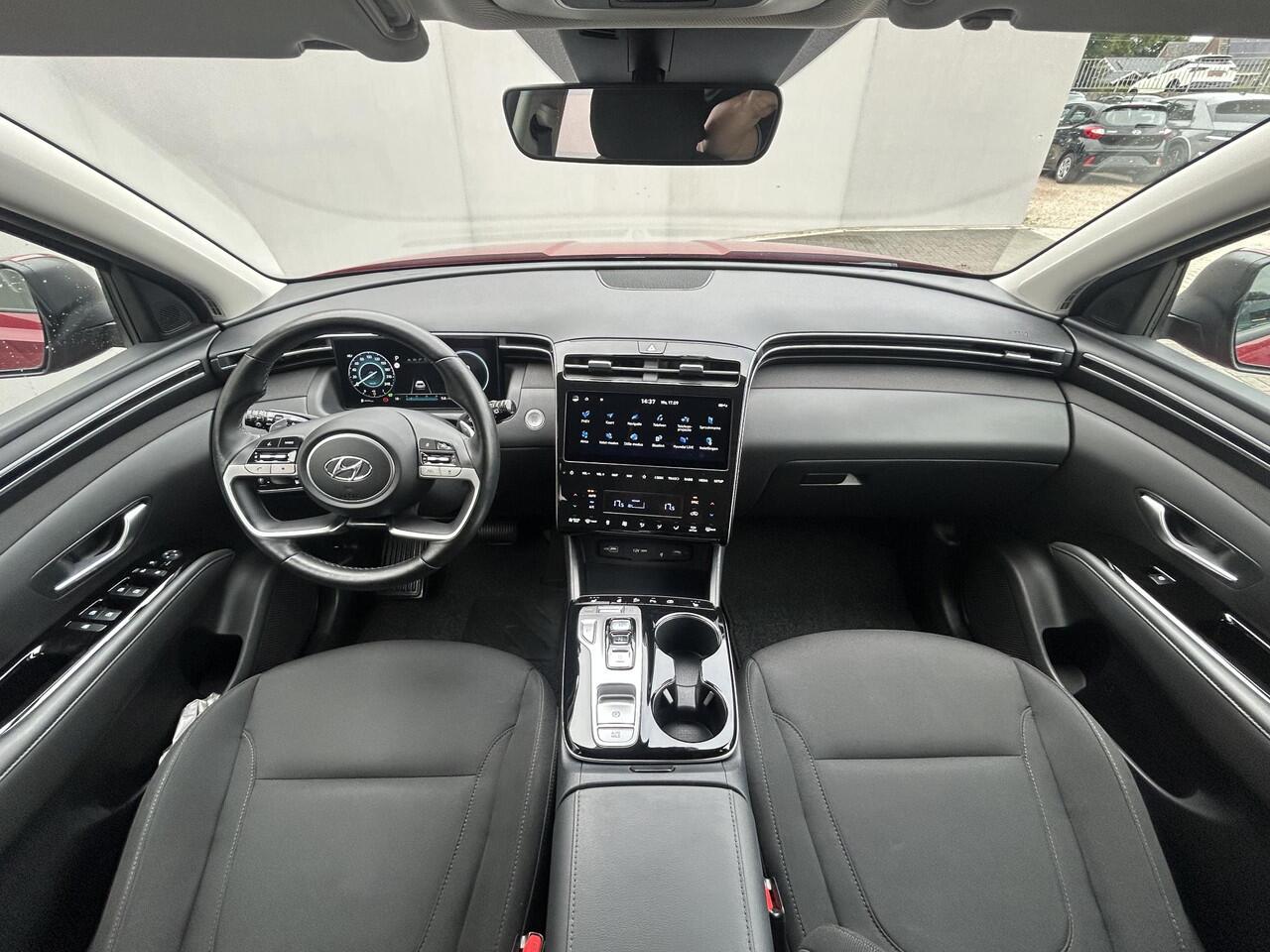 Hyundai TUCSON 1.6 T-GDI PHEV Comfort Smart 4WD / Premium Wielen / Apple carplay / Android auto / Stoel en Stuurwielverwarming / Dealer onderhouden / Elektrische Achterklep / Cruise Control Adaptief /