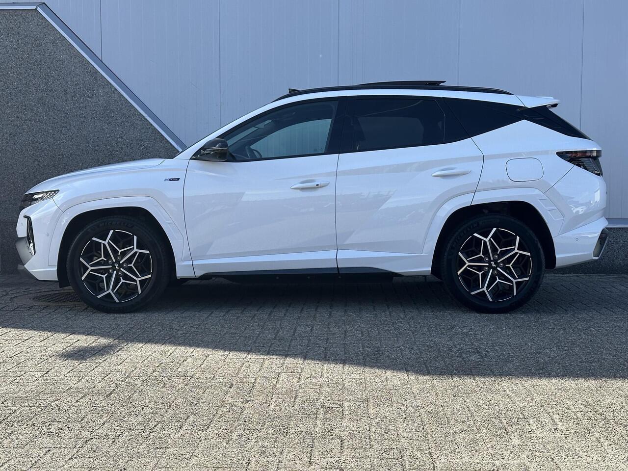 Hyundai TUCSON 1.6 T-GDI PHEV N Line Sky 4WD / Dealer onderhouden / Glazen schuif- en kanteldak / Stuur-, stoel- en achterbankverwarming / Trekgewicht 1350 kg / Stoelventilatie / Adaptief CC /