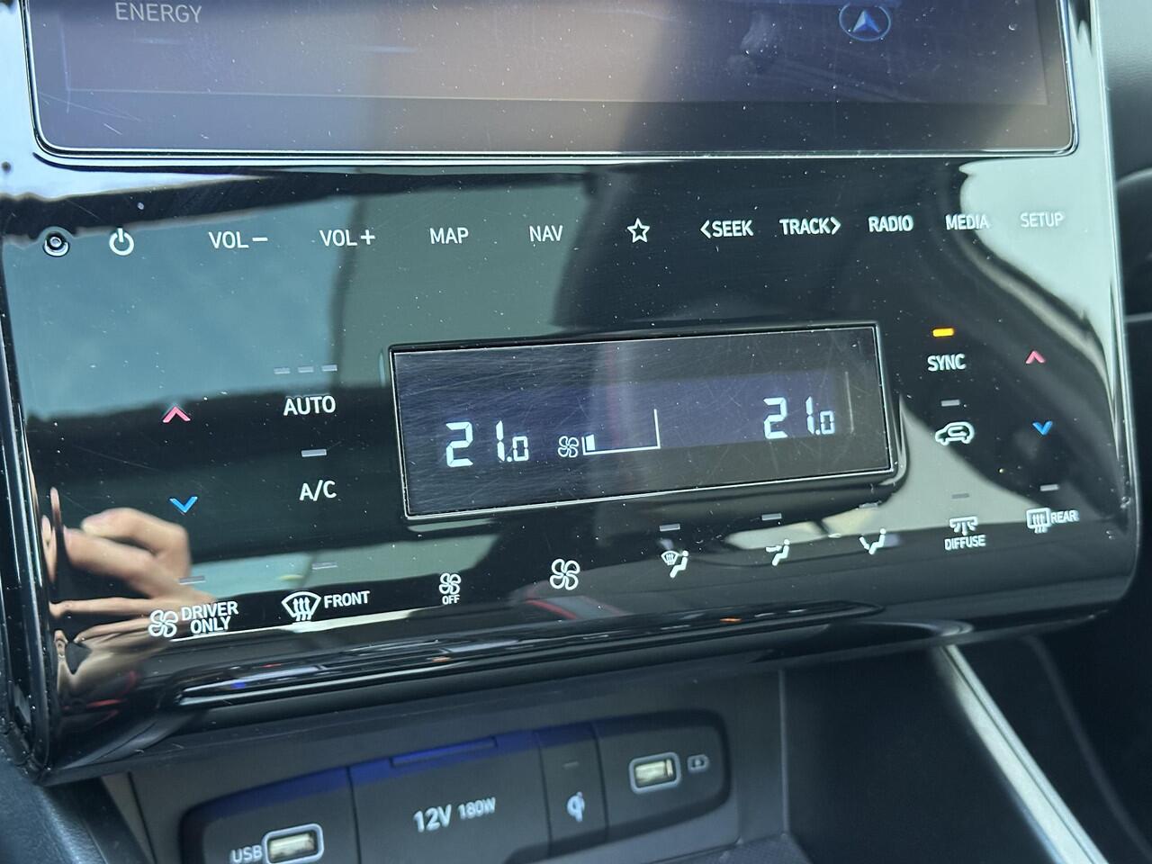 Hyundai TUCSON 1.6 T-GDI PHEV N Line Sky 4WD / Dealer onderhouden / Glazen schuif- en kanteldak / Stuur-, stoel- en achterbankverwarming / Trekgewicht 1350 kg / Stoelventilatie / Adaptief CC /