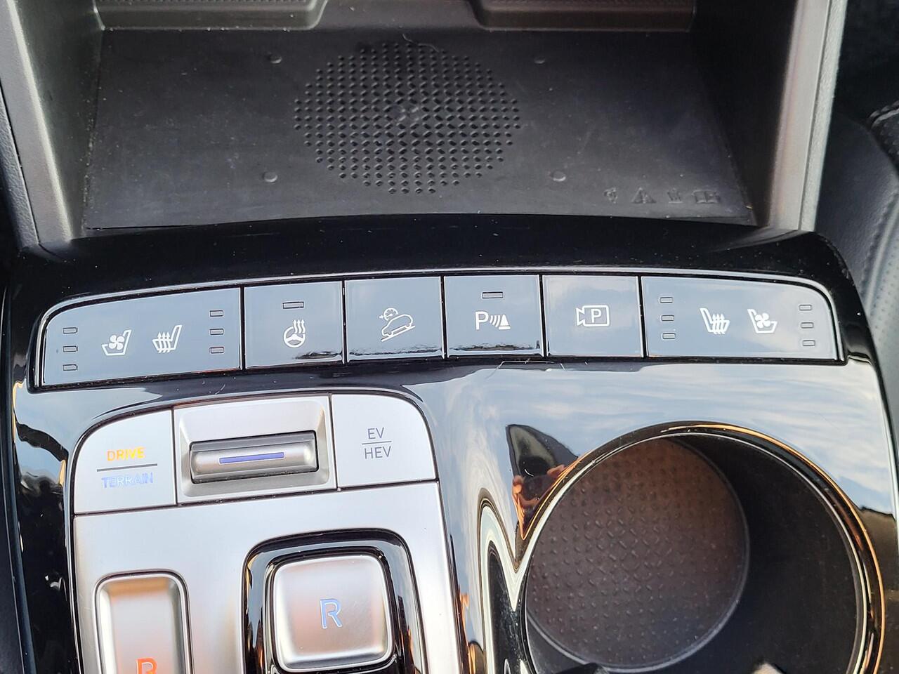 Hyundai TUCSON 1.6 T-GDI PHEV Premium Sky 4WD Automaat / Dealer onderhouden / Trekgewicht 1.350 kg / Panoramadak / 360° camera / Krell Audio / Stuur,- achterbank,- en voorstoelverwarming / Geventileerde voorstoelen / Android Auto / Apple Carplay