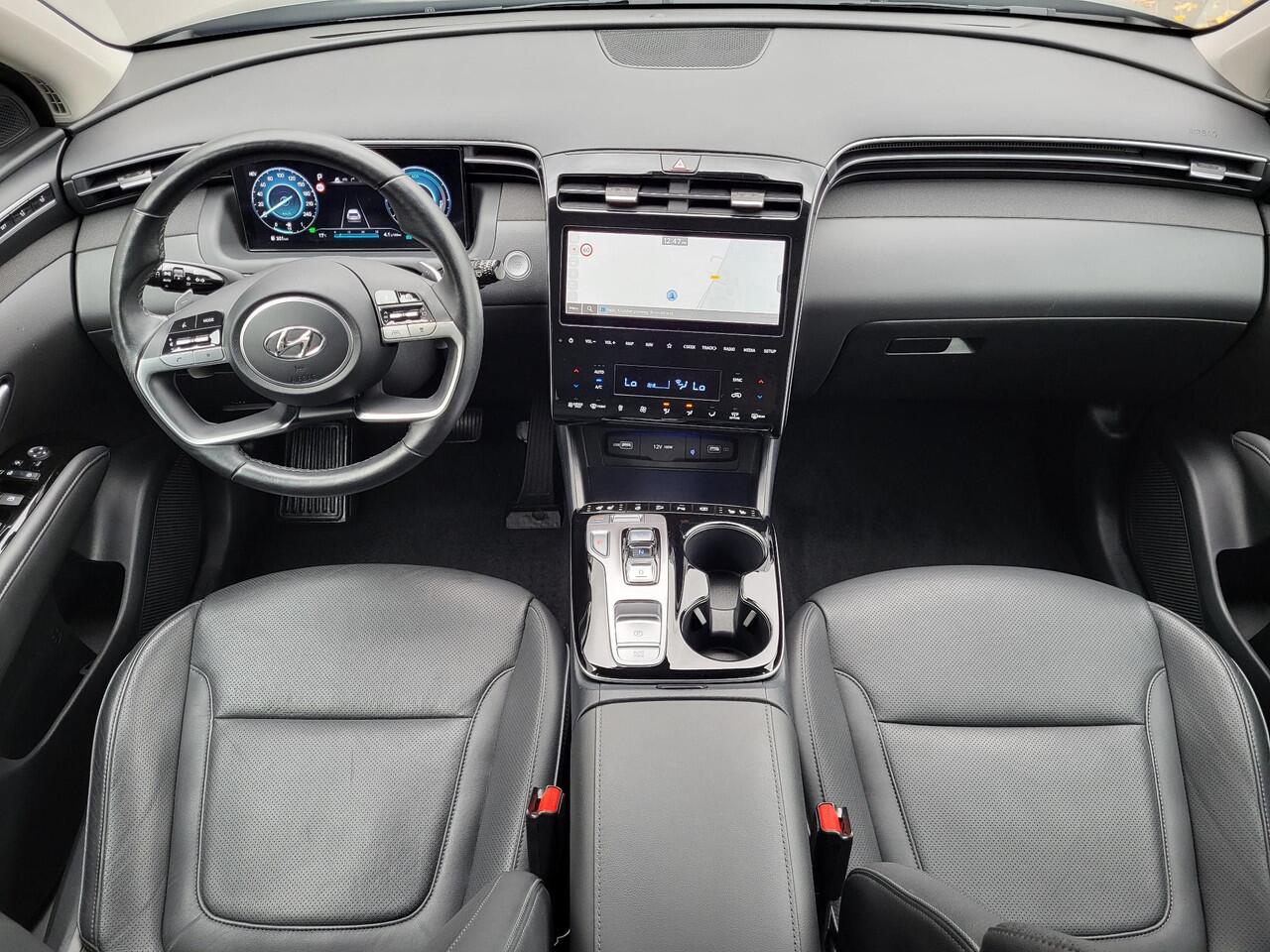 Hyundai TUCSON 1.6 T-GDI PHEV Premium Sky 4WD Automaat / Dealer onderhouden / Afneembare trekhaak (1.350 kg) / Panoramadak / 360° camera / Krell Audio / Stuur,- achterbank,- en voorstoelverwarming / Geventileerde voorstoelen / Android Auto / Apple Carplay