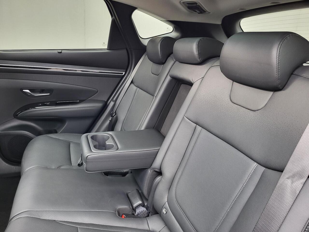 Hyundai TUCSON 1.6 T-GDI PHEV Premium Sky 4WD Automaat / Dealer onderhouden / Afneembare trekhaak (1.350 kg) / Panoramadak / 360° camera / Krell Audio / Stuur,- achterbank,- en voorstoelverwarming / Geventileerde voorstoelen / Android Auto / Apple Carplay