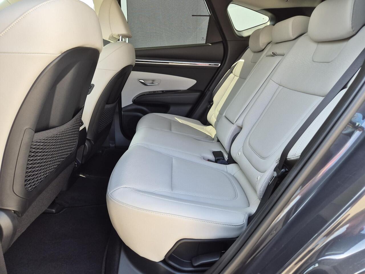 Hyundai TUCSON 1.6 T-GDI PHEV Plug-in Premium 4WD Automaat / Trekgewicht 1350 kg / Elektrische achterklep / Rondomzicht camera Keyless Entry/Start / Adaptief cruise control / Stuur- en Stoelverwarming / Stoelventilatie voor /