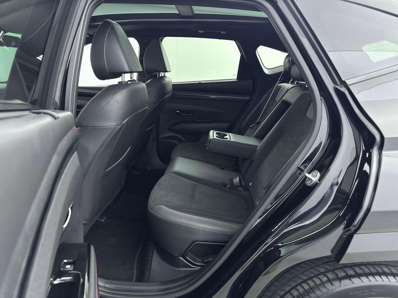 Hyundai TUCSON 1.6 T-GDI PHEV N Line Sky 4WD | Elektrisch glazen Panorama-dak | Naigatie Apple carplay en Android Auto |