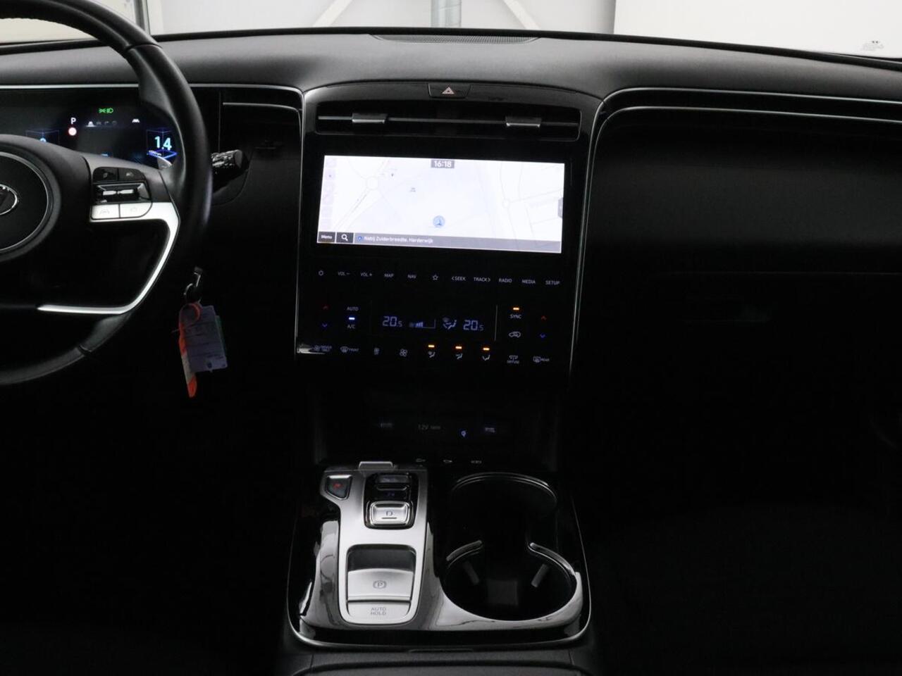 Hyundai TUCSON 1.6 T-GDI PHEV Comfort 4WD | Trekhaak | Carplay | Adaptive cruise | Camera | Climate control | Navigatie | Digital Cockpit | Plug In