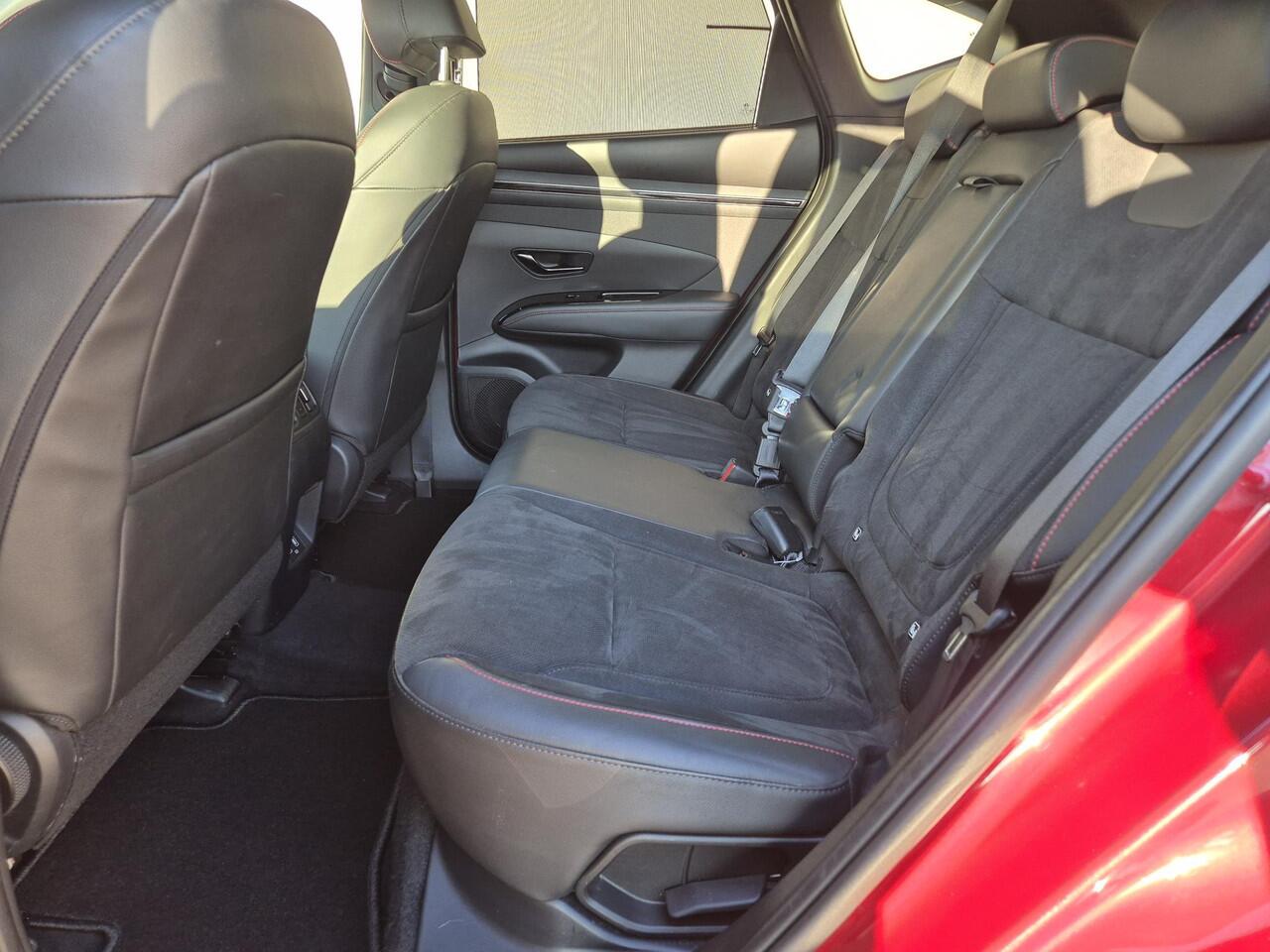 Hyundai TUCSON 1.6 T-GDI PHEV Plug-in N Line Edition 4WD Automaat / Trekgewicht 1350 kg / Apple Carplay Android Auto / Elektrische bedienbare achterklep / Achteruitrijcamera / Adaptief cruise control / Stuur-, en Stoelverwarming /