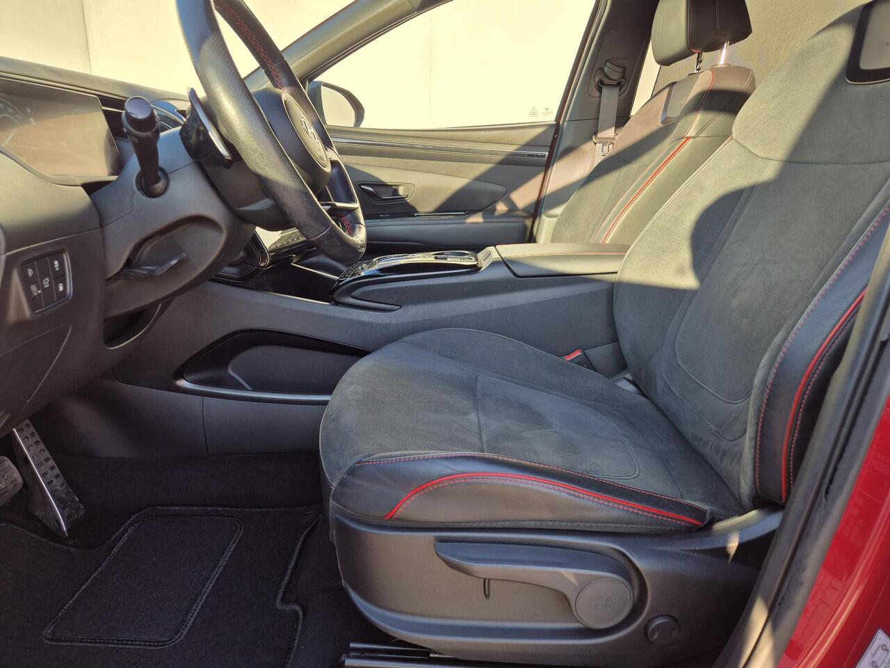 Hyundai TUCSON 1.6 T-GDI PHEV Plug-in N Line Edition 4WD Automaat / Trekgewicht 1350 kg / Apple Carplay Android Auto / Elektrische bedienbare achterklep / Achteruitrijcamera / Adaptief cruise control / Stuur-, en Stoelverwarming /