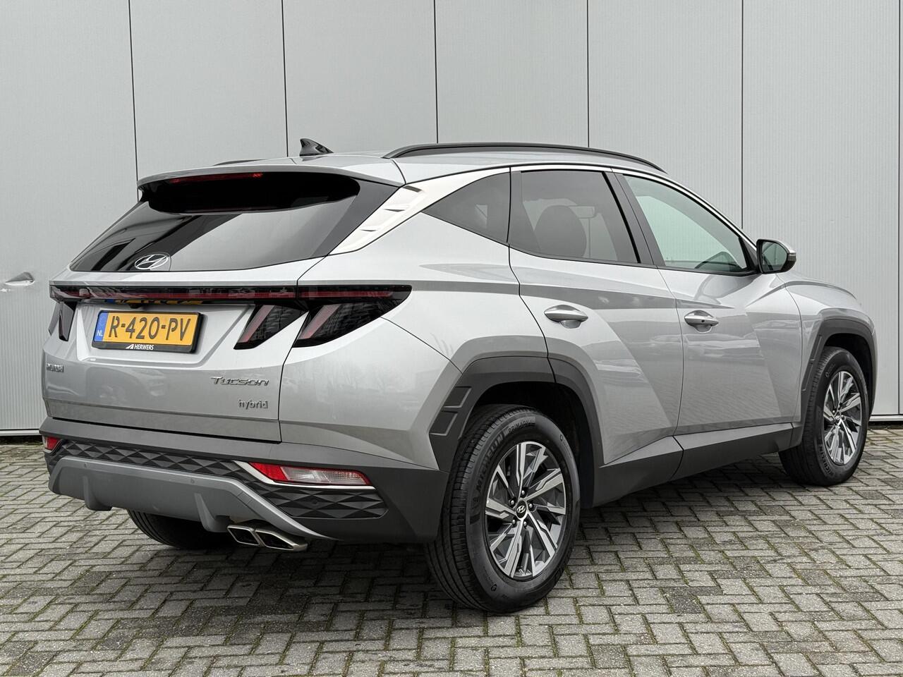 Hyundai TUCSON 1.6 T-GDI HEV Comfort Smart / Navigatie / Adaptieve Cruise Control / Fabrieksgarantie t/m 10-2027 / Elektrisch bedienbare achterklep /