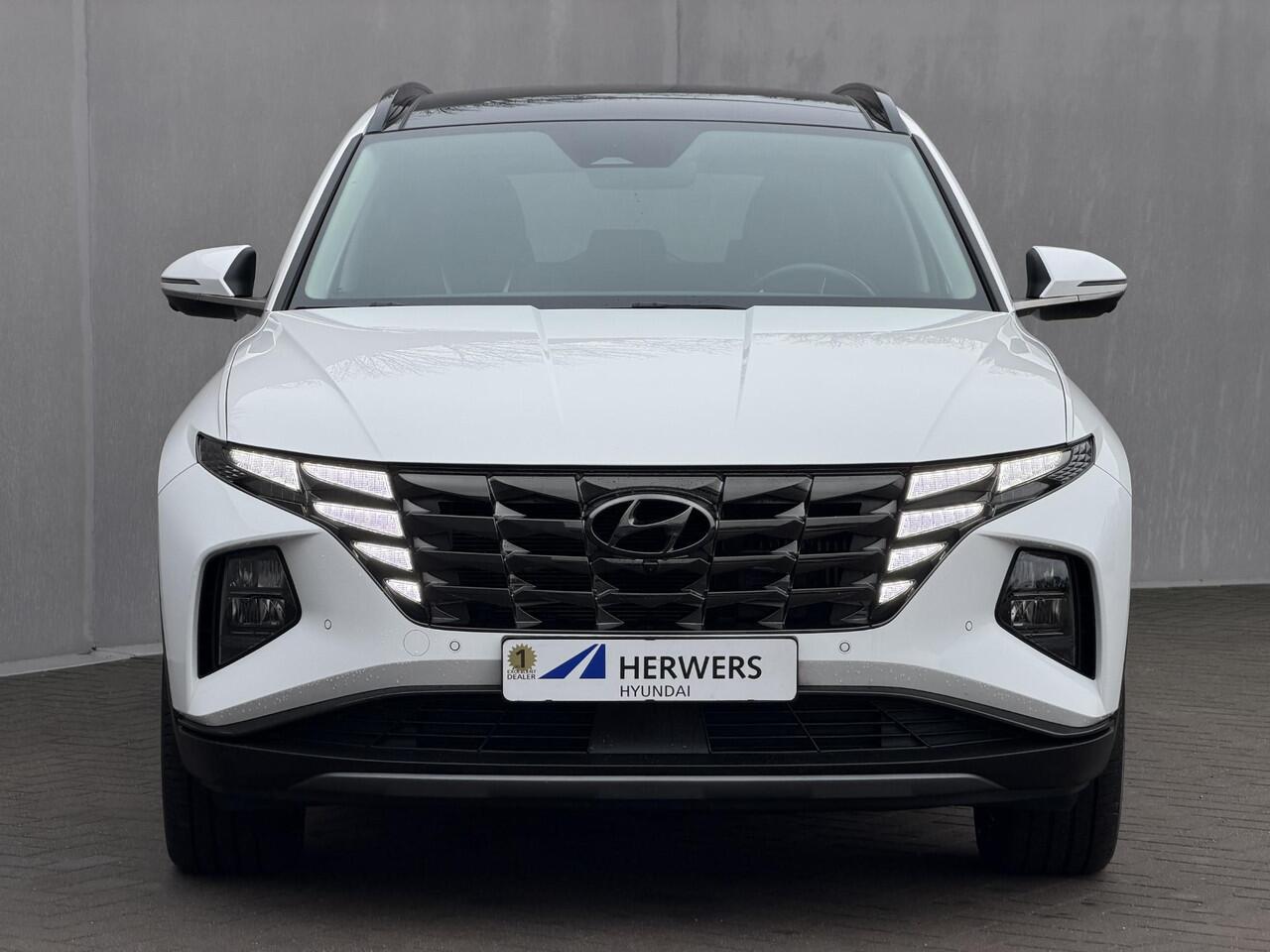 Hyundai TUCSON 1.6 T-GDI PHEV Premium Sky 4WD / Dealer Onderhouden / Panoramadak / Standkachel / 360 Camera / Adaptieve Cruise / Apple Carplay & Android Auto / Navigatie / Stoel Verwarming / Stuurwiel Verwarming / Stoel Verkoeling / Elektr. Stoelen / Dodehoek detectie /