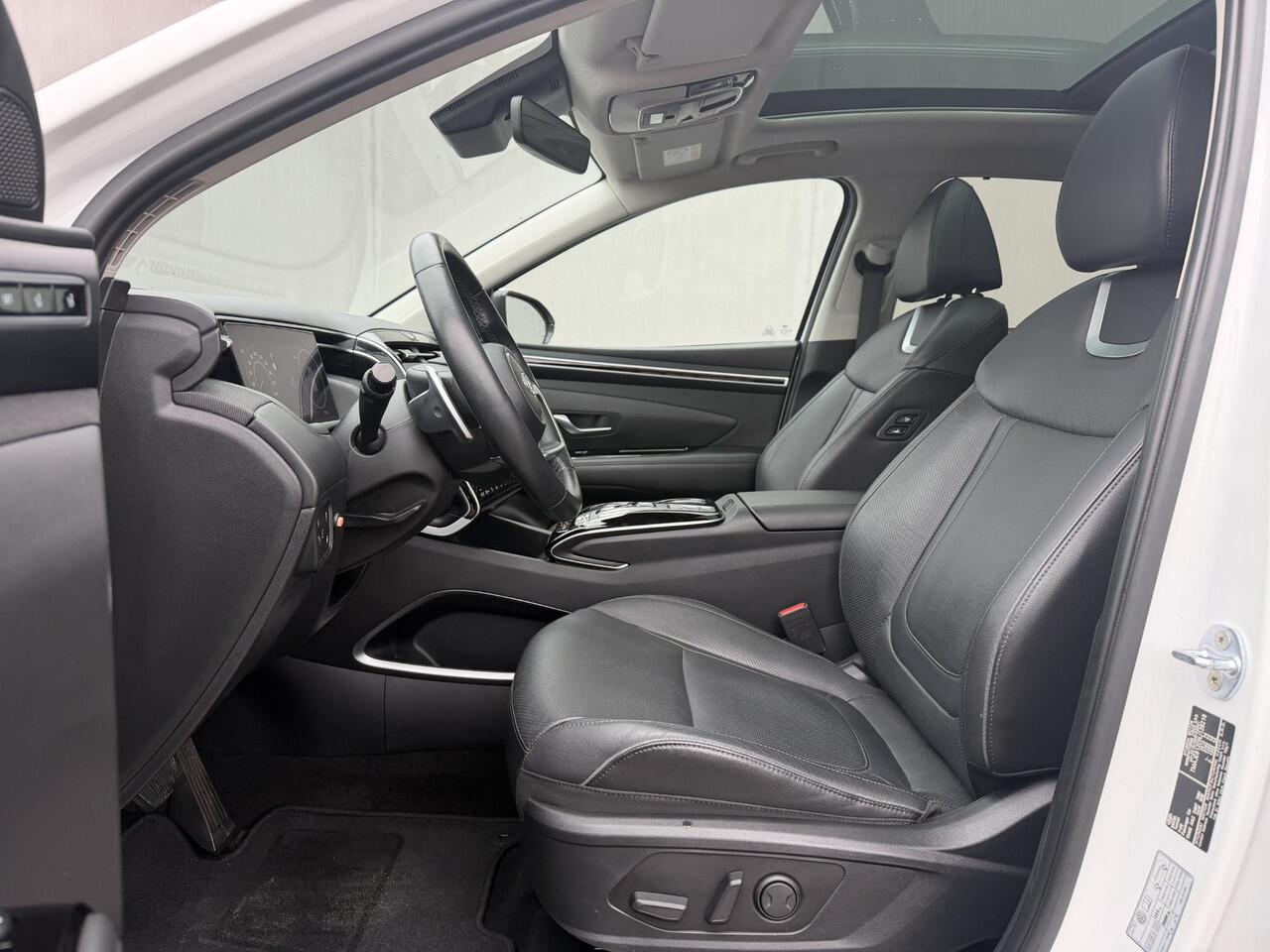 Hyundai TUCSON 1.6 T-GDI PHEV Premium Sky 4WD / Dealer Onderhouden / Panoramadak / Standkachel / 360 Camera / Adaptieve Cruise / Apple Carplay & Android Auto / Navigatie / Stoel Verwarming / Stuurwiel Verwarming / Stoel Verkoeling / Elektr. Stoelen / Dodehoek detectie /