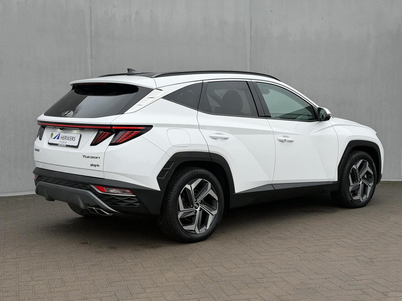 Hyundai TUCSON 1.6 T-GDI PHEV Premium Sky 4WD / Dealer Onderhouden / Panoramadak / Standkachel / 360 Camera / Adaptieve Cruise / Apple Carplay & Android Auto / Navigatie / Stoel Verwarming / Stuurwiel Verwarming / Stoel Verkoeling / Elektr. Stoelen / Dodehoek detectie /