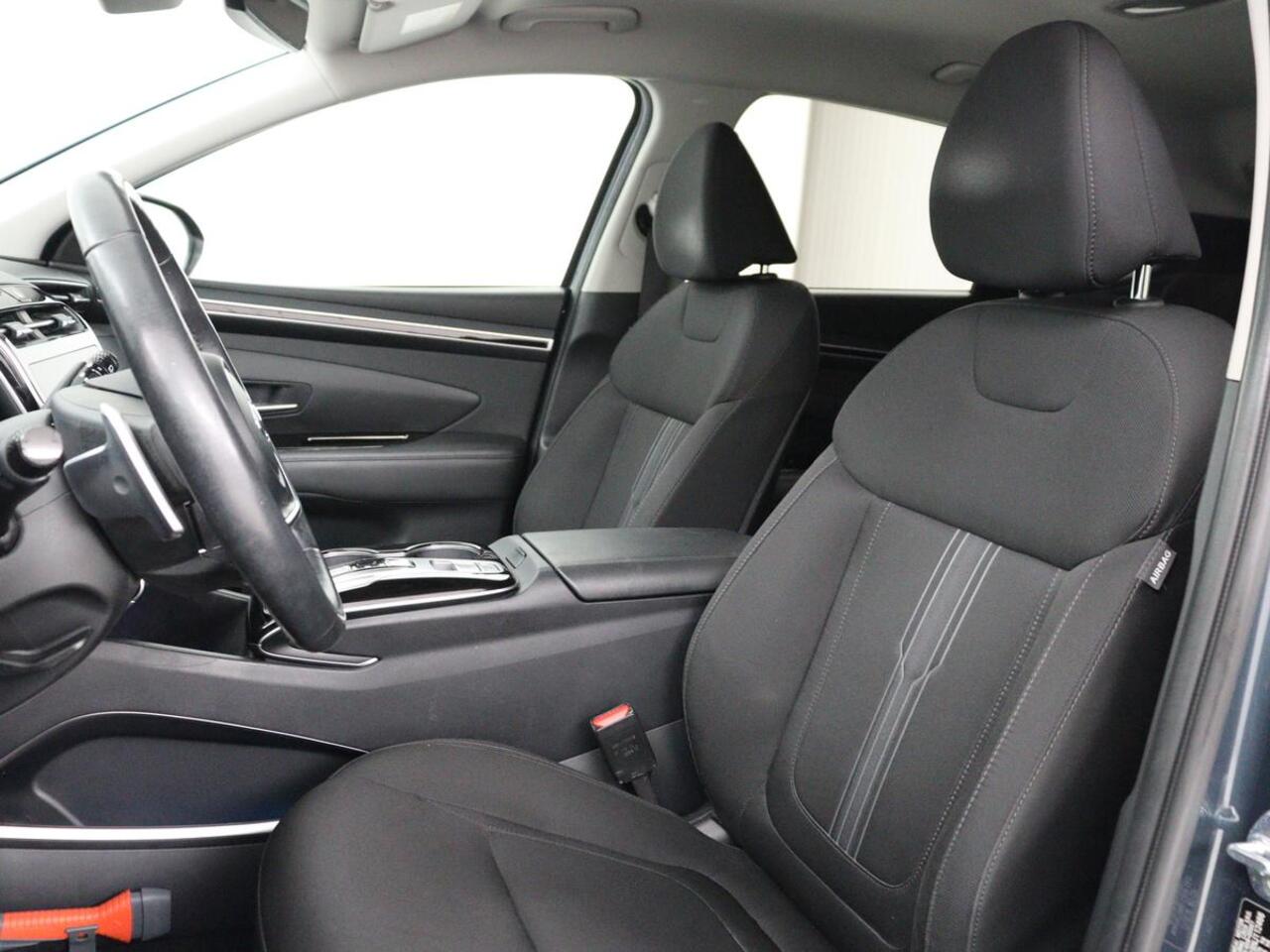 Hyundai TUCSON 1.6 T-GDI HEV Comfort Smart | Trekhaak | Stoel & stuurverwarming | Adaptive cruise | Carplay | Camera | Navigatie | Keyless