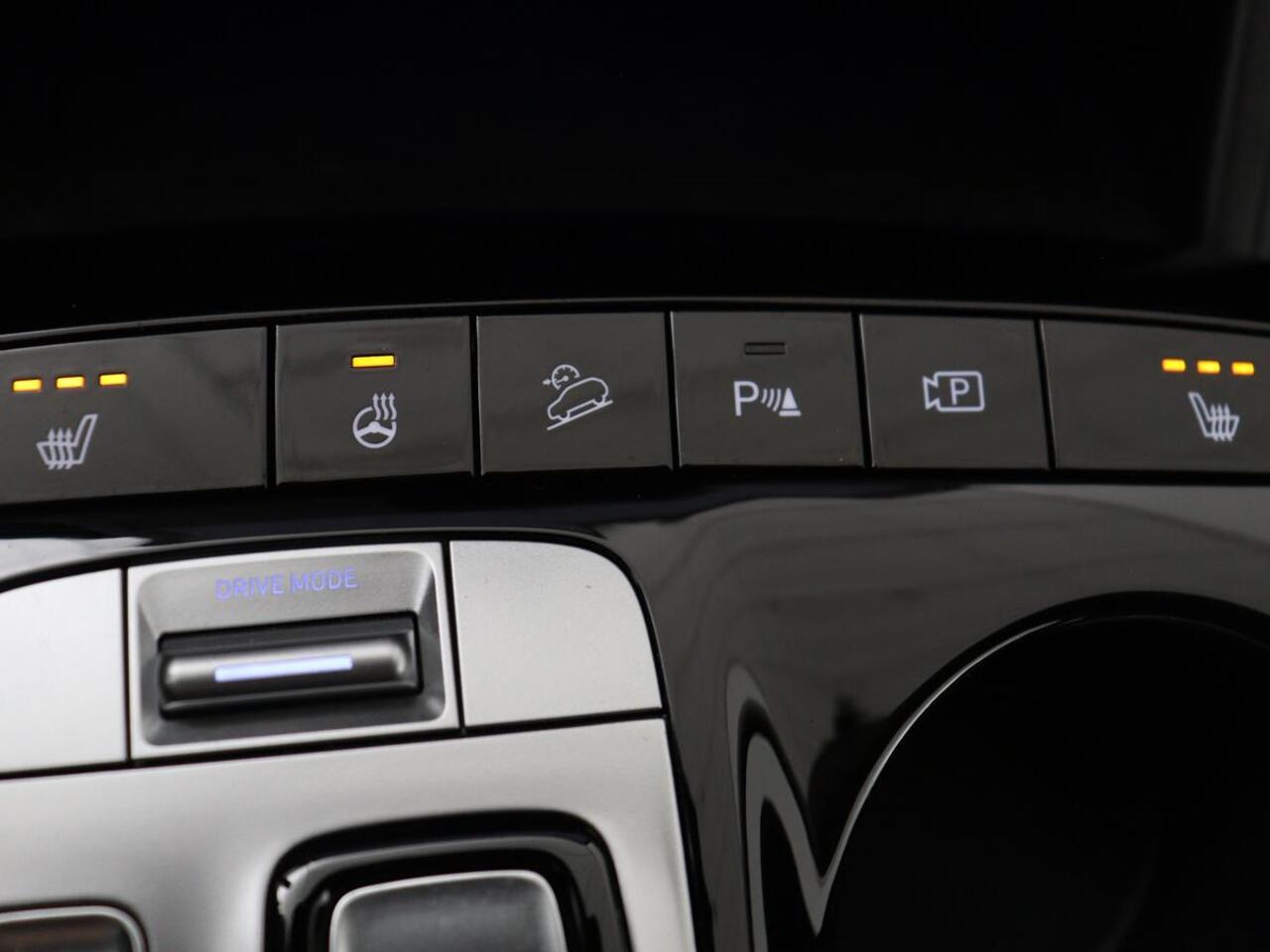 Hyundai TUCSON 1.6 T-GDI HEV Comfort Smart | Trekhaak | Stoel & stuurverwarming | Adaptive cruise | Carplay | Camera | Navigatie | Keyless