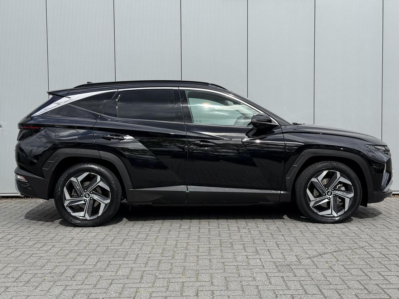 Hyundai TUCSON 1.6 T-GDI PHEV Premium Sky 4WD / Lederen Bekleding / NL auto / Open dak / Stoel verwarming en Ventilatie / 19" Lm velgen / Fabrieksgarantie t/m 10-2028 /