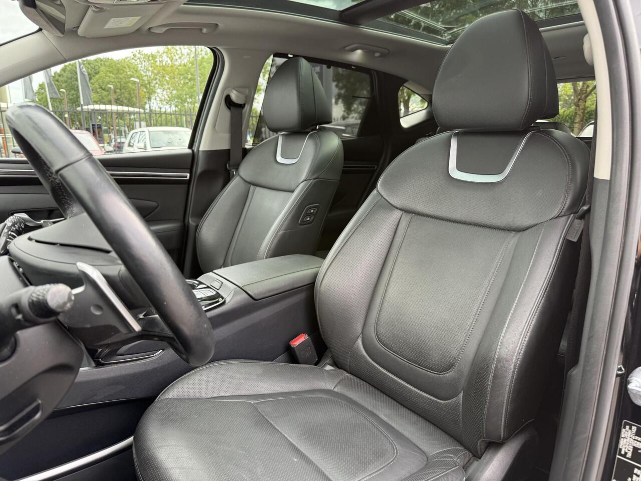Hyundai TUCSON 1.6 T-GDI PHEV Premium Sky 4WD / Lederen Bekleding / NL auto / Open dak / Stoel verwarming en Ventilatie / 19" Lm velgen / Fabrieksgarantie t/m 10-2028 /