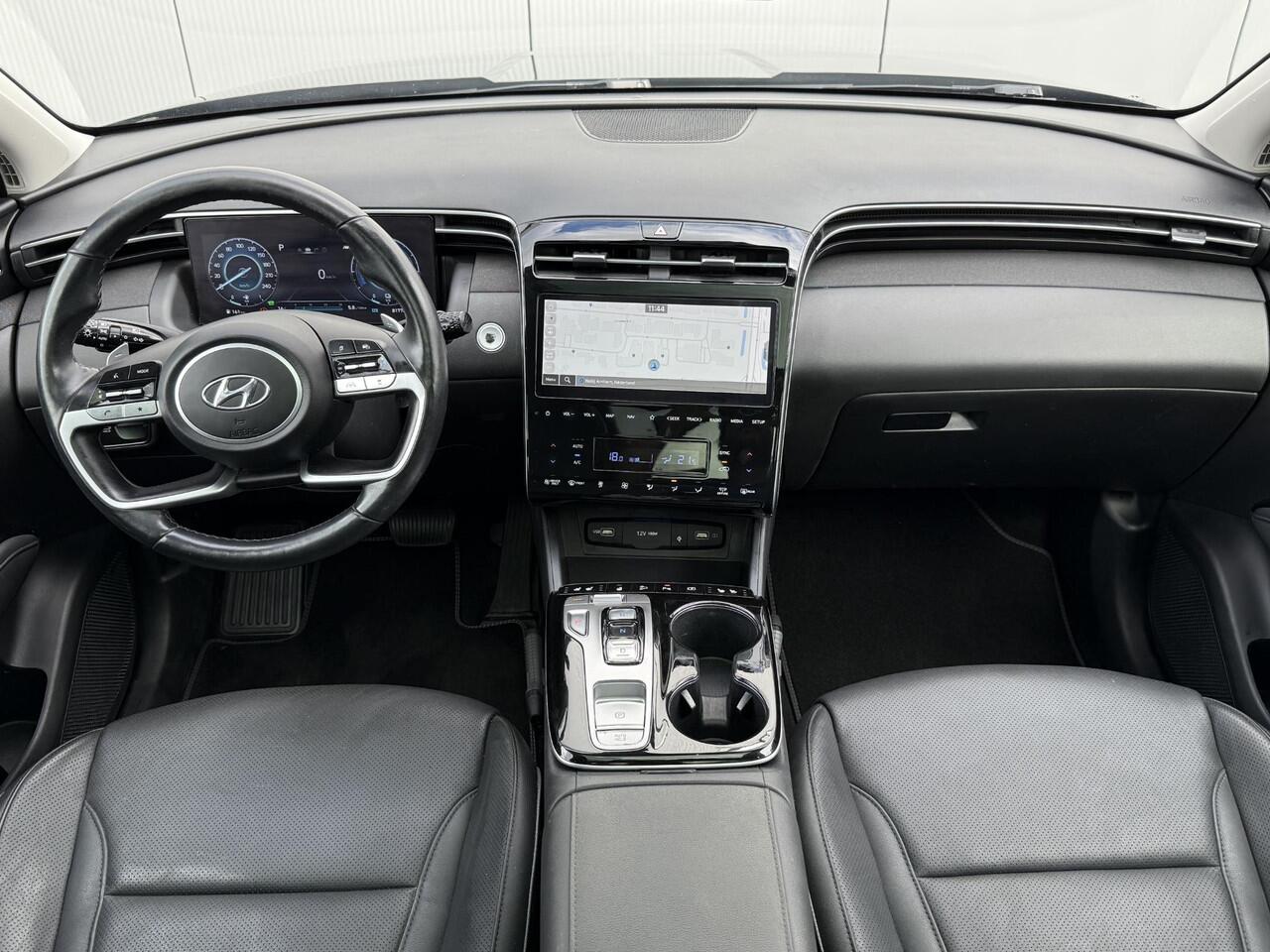 Hyundai TUCSON 1.6 T-GDI PHEV Premium Sky 4WD / Lederen Bekleding / NL auto / Open dak / Stoel verwarming en Ventilatie / 19" Lm velgen / Fabrieksgarantie t/m 10-2028 /