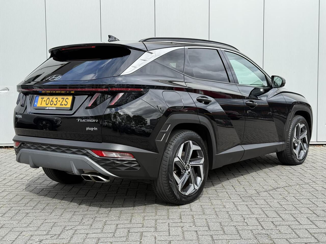 Hyundai TUCSON 1.6 T-GDI PHEV Premium Sky 4WD / Lederen Bekleding / NL auto / Open dak / Stoel verwarming en Ventilatie / 19" Lm velgen / Fabrieksgarantie t/m 10-2028 /
