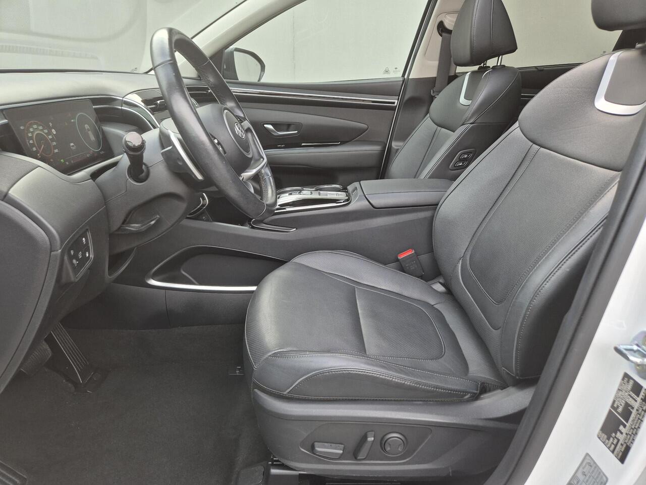 Hyundai TUCSON 1.6 T-GDI PHEV Plug-in Premium Sky 4WD Automaat / elektrisch glazen panorama-dak / Trekgewicht 1350 kg / Stuur-, Stoel en Achterbank verwarming / Elektrische achterklep / Adaptief CC / Rondomzicht camera /