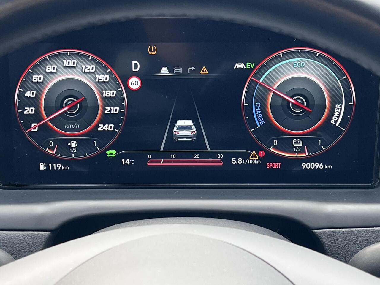 Hyundai TUCSON 1.6 T-GDI HEV Comfort Smart Automaat / Fabrieksgarantie tot 02-2028 ** / Dealer onderhouden / Navigatie / Achteruitrijcamera / Stuur- en stoelverwarming / Apple Carplay Android / 19" LM + All Season banden /