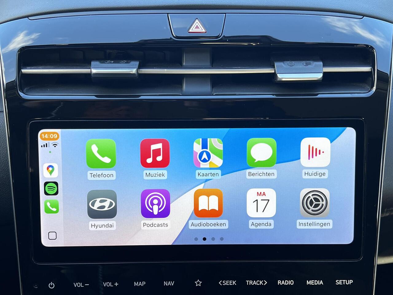 Hyundai TUCSON 1.6 T-GDI HEV 230pk Comfort / Fabrieksgarantie tot 02-2028 / Dealer onderhouden / 1.650kg trekgewicht / Navigatie / Achteruitrijcamera / Apple Carplay Android / 17" LM wielen /