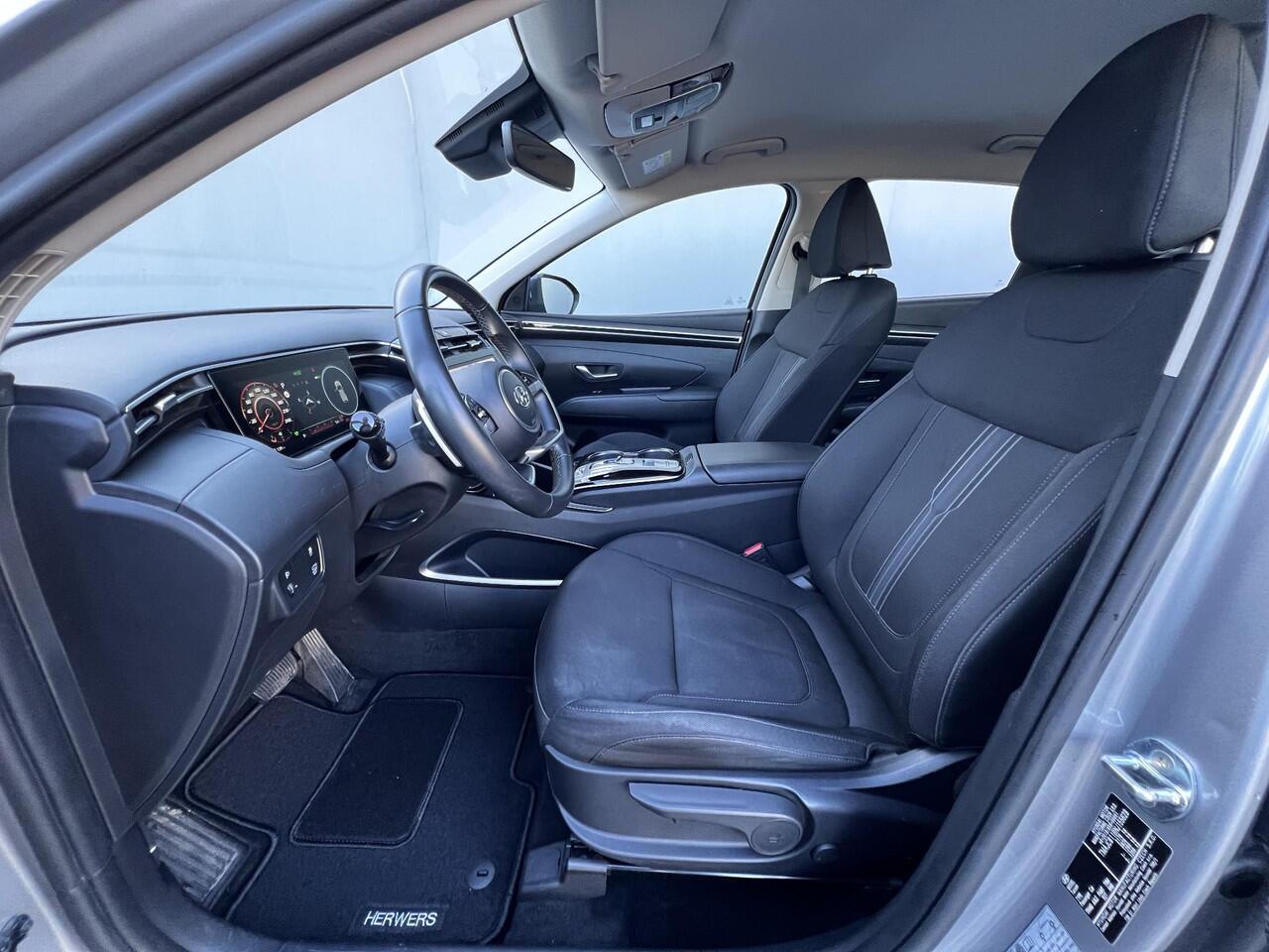 Hyundai TUCSON 1.6 T-GDI HEV 230pk Comfort / Fabrieksgarantie tot 02-2028 / Dealer onderhouden / 1.650kg trekgewicht / Navigatie / Achteruitrijcamera / Apple Carplay Android / 17" LM wielen /