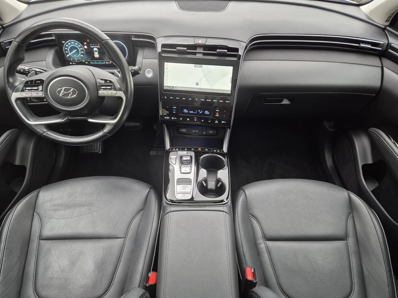 Hyundai TUCSON 1.6 T-GDI PHEV Plug-in Premium Sky 4WD Automaat / elektrisch glazen panorama-dak / Trekgewicht 1350 kg / Stuur-, Stoel en Achterbank verwarming / Elektrische achterklep / Adaptief CC / Rondomzicht camera /