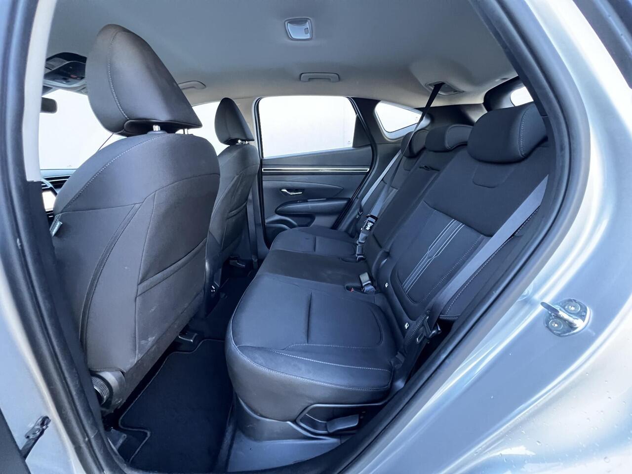 Hyundai TUCSON 1.6 T-GDI HEV 230pk Comfort / Fabrieksgarantie tot 02-2028 / Dealer onderhouden / 1.650kg trekgewicht / Navigatie / Achteruitrijcamera / Apple Carplay Android / 17" LM wielen /