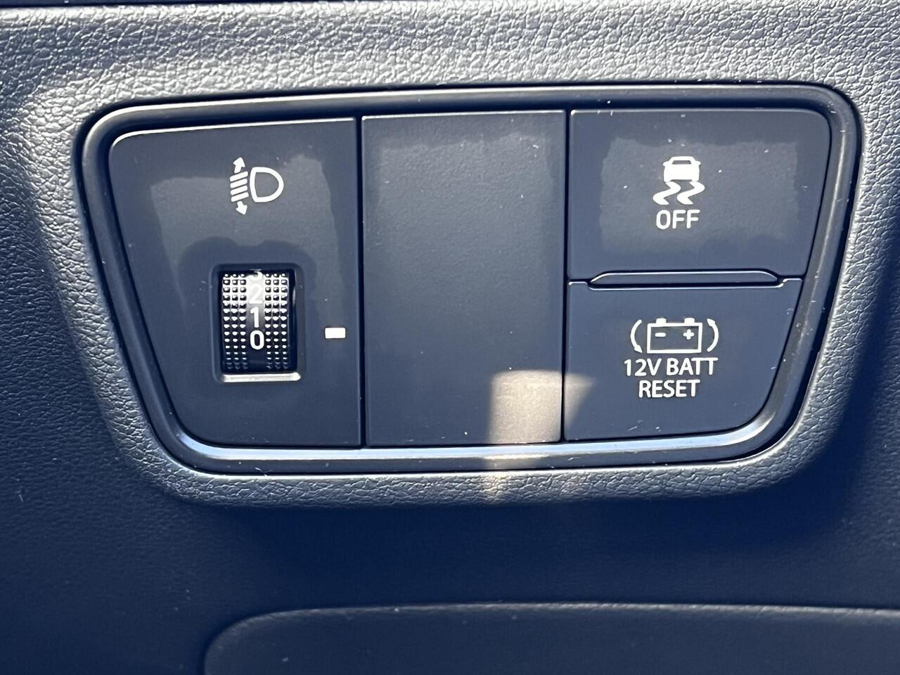 Hyundai TUCSON 1.6 T-GDI HEV 230pk Comfort / Fabrieksgarantie tot 02-2028 / Dealer onderhouden / 1.650kg trekgewicht / Navigatie / Achteruitrijcamera / Apple Carplay Android / 17" LM wielen /