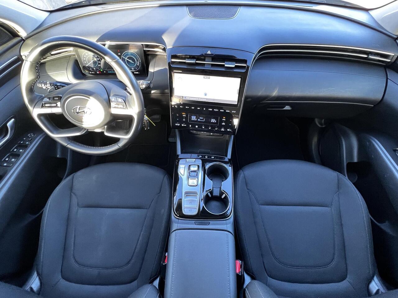 Hyundai TUCSON 1.6 T-GDI HEV 230pk Comfort / Fabrieksgarantie tot 02-2028 / Dealer onderhouden / 1.650kg trekgewicht / Navigatie / Achteruitrijcamera / Apple Carplay Android / 17" LM wielen /