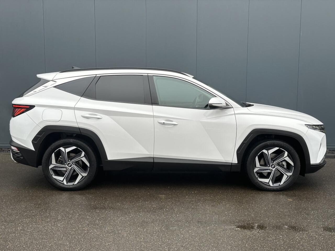 Hyundai TUCSON 1.6 T-GDI PHEV Comfort Smart / Leren bekleding