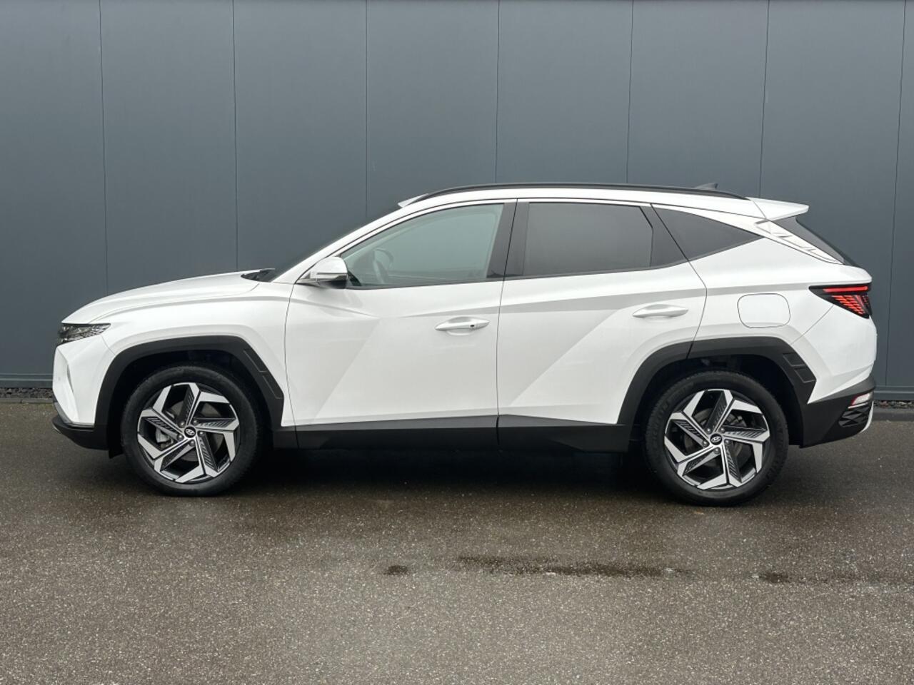 Hyundai TUCSON 1.6 T-GDI PHEV Comfort Smart / Leren bekleding