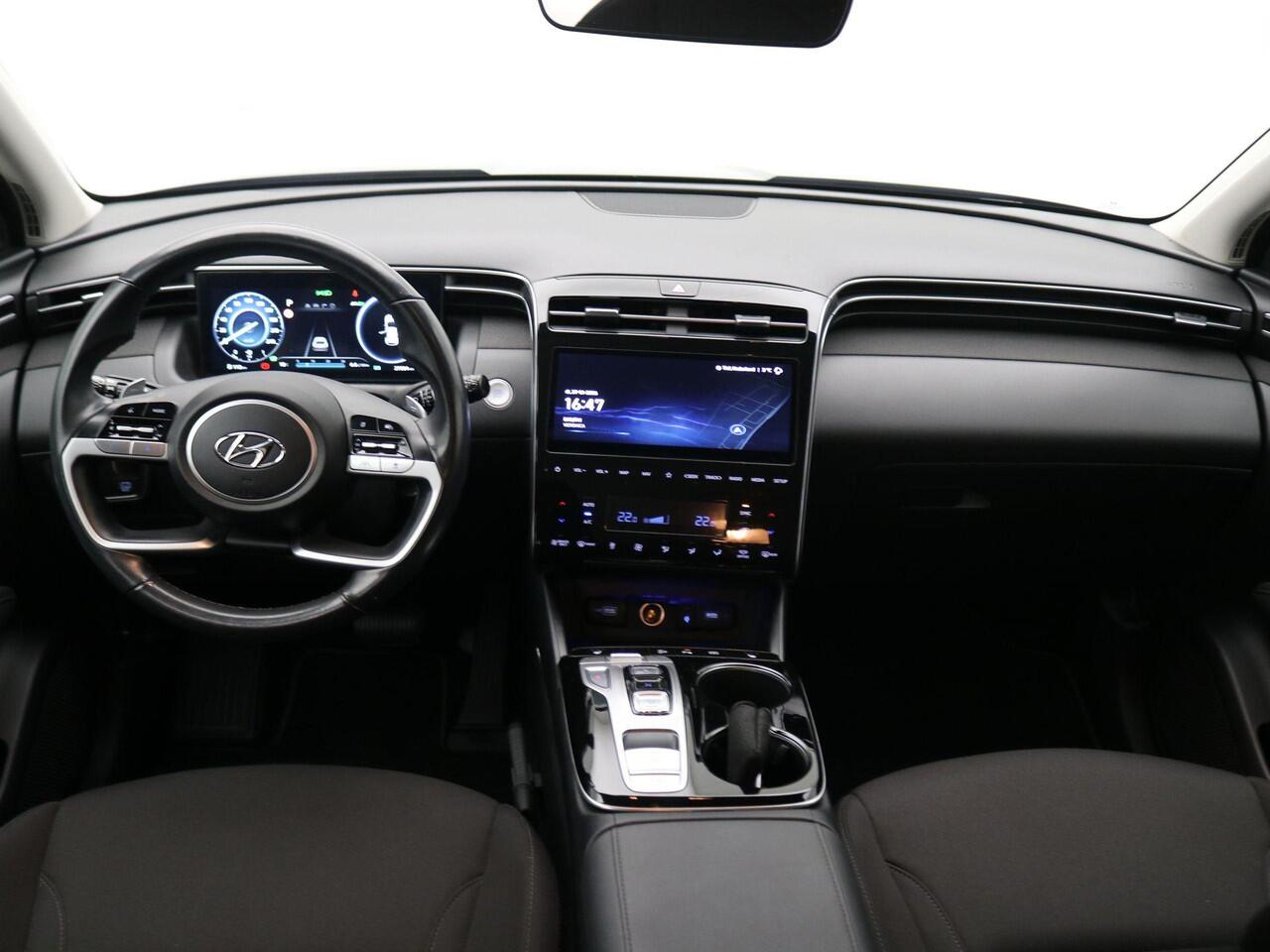 Hyundai TUCSON 1.6 T-GDI HEV Comfort AUTOMAAT / Navigatie / NL Auto / Apple CarPlay & Android Auto / 1650KG Trekgewicht / Achteruitrijcamera / 1ste Eigenaar / Climate control / Adaptieve Cruise control / Stoelverwarming / Dealeronderhouden /