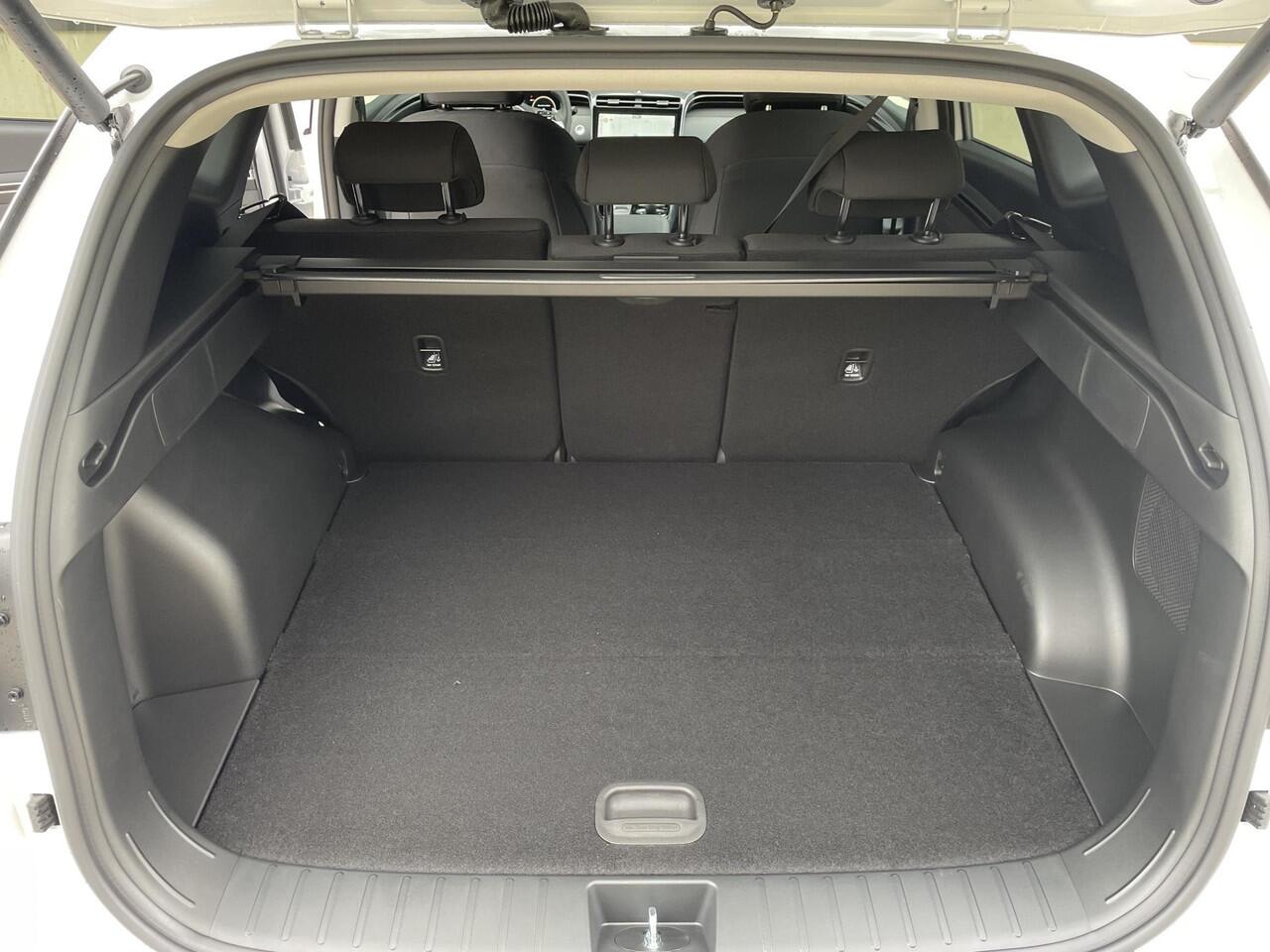 Hyundai TUCSON 1.6 T-GDI PHEV Comfort Smart 4WD / 1350KG Trekgewicht / Navigatie + Apple Carplay/Android Auto / Climate Control / Keyless Entry & Start / 19" LMV / Automatische Achterklep / Bluelink /
