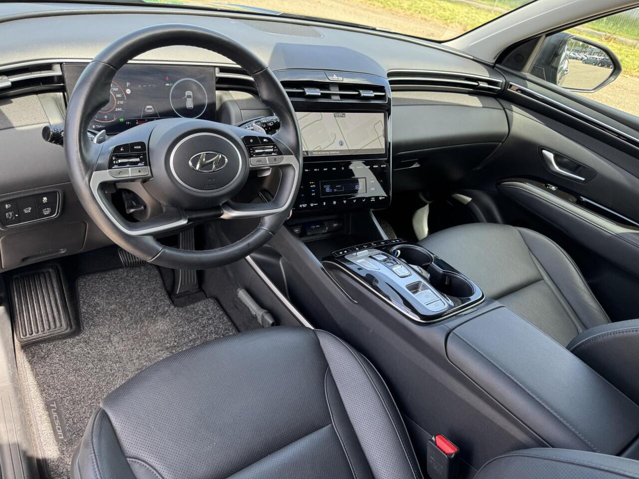 Hyundai TUCSON 1.6 T-GDI HEV Premium NL-Auto, 1650kg Trekgewicht! | Vol-Leder | Digitaal Instrumentenpaneel | Adapt. Cruise Control | Apple Carplay/Android Auto | Stoelverwarming | Dodehoek Detectie | 360° Camera | Rijklaarprijs!