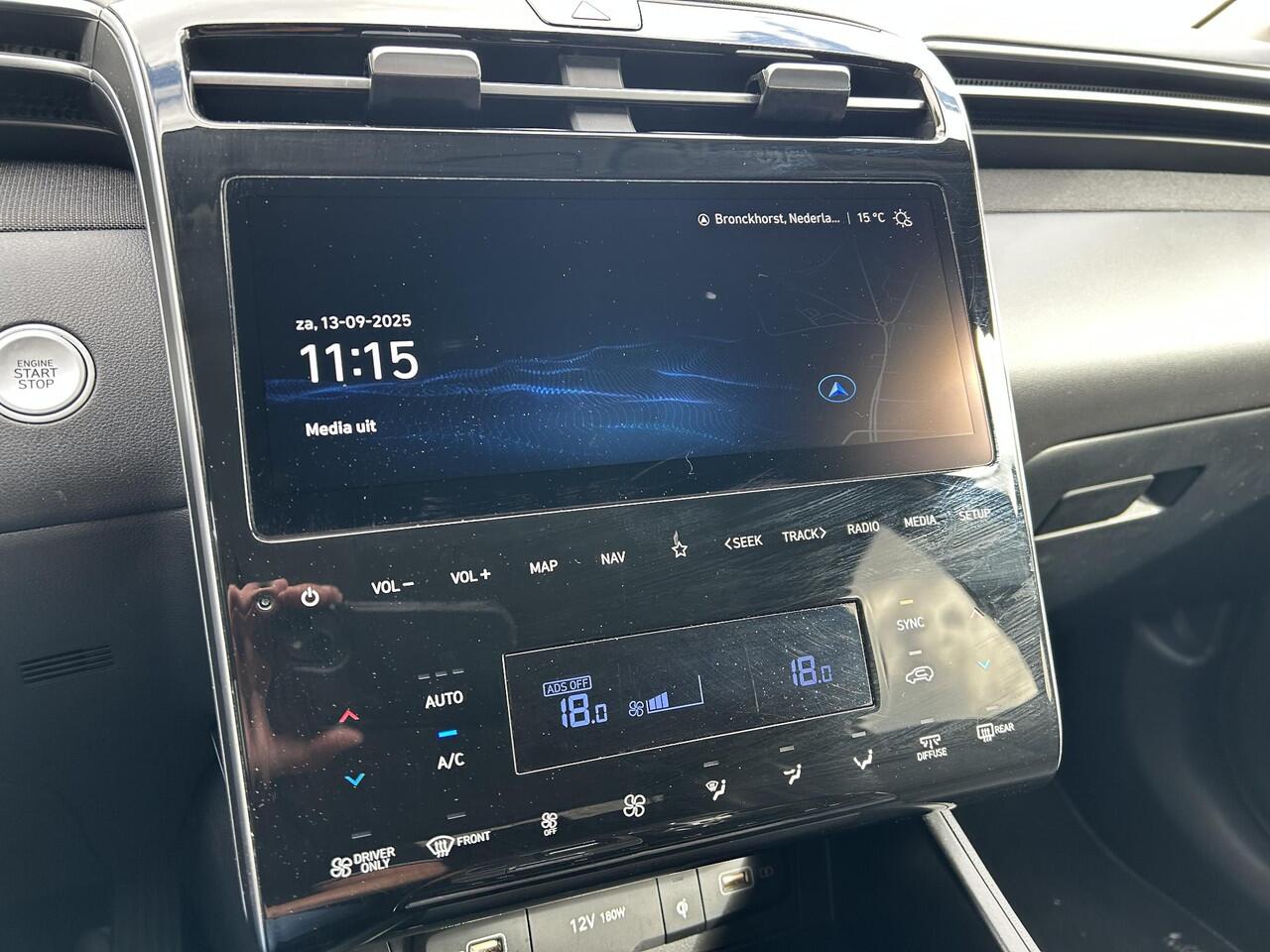 Hyundai TUCSON 1.6 T-GDI PHEV Premium 4WD / Trekhaak ( 1.350 KG ) / Lederen bekleding / Elektrische kofferbak / Elektrisch verstelbare stoelen / Stoelverwarming / Stoelverkoeling