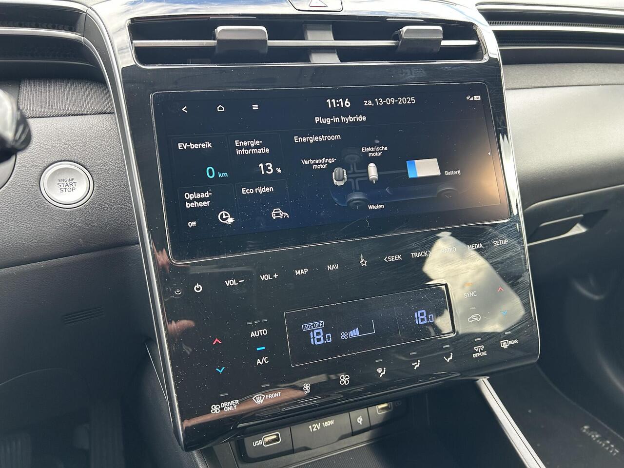 Hyundai TUCSON 1.6 T-GDI PHEV Premium 4WD / Trekhaak ( 1.350 KG ) / Lederen bekleding / Elektrische kofferbak / Elektrisch verstelbare stoelen / Stoelverwarming / Stoelverkoeling