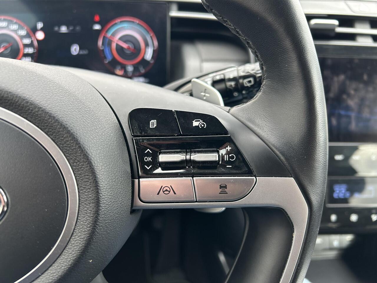 Hyundai TUCSON 1.6 T-GDI PHEV Premium 4WD / Trekhaak ( 1.350 KG ) / Lederen bekleding / Elektrische kofferbak / Elektrisch verstelbare stoelen / Stoelverwarming / Stoelverkoeling