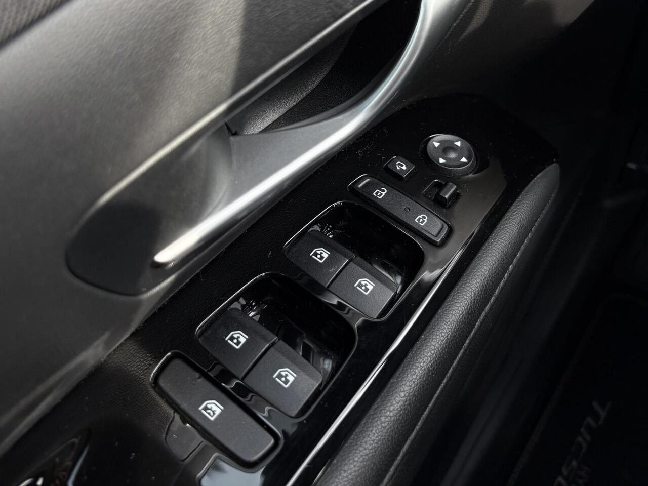 Hyundai TUCSON 1.6 T-GDI HEV Comfort Smart / Navigatie + Apple Carplay/Android Auto / Climate Control / Keyless Entry & Start /