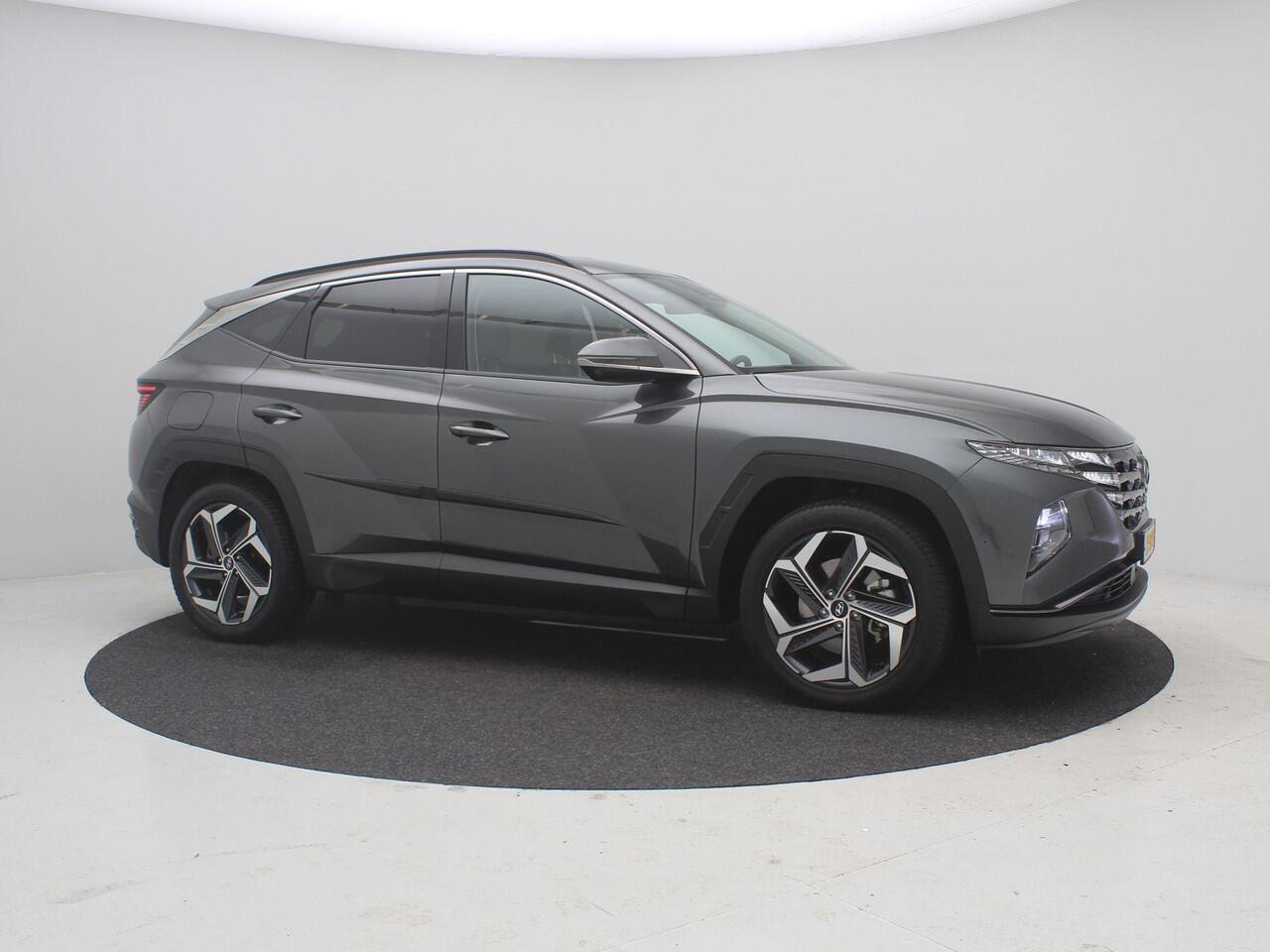 Hyundai TUCSON 1.6 T-GDI PHEV Premium 4WD AUTOMAAT /Trekhaak / 1ste Eigenaar / NL auto / Dealer onderhouden / Navigatie / Lederen bekleding / Stoelverwarming Voor & Achter / Adaptieve Cruise Control /