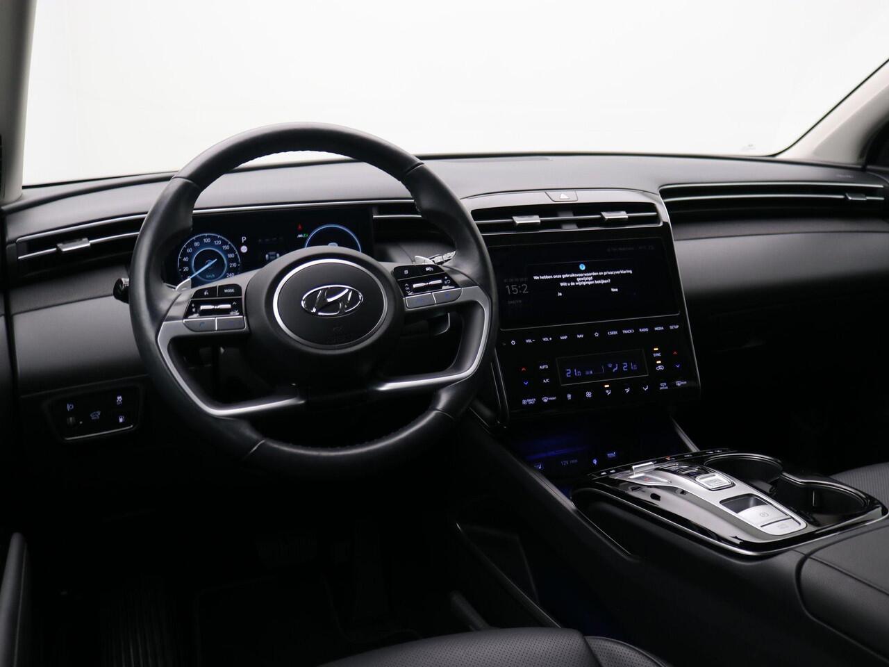 Hyundai TUCSON 1.6 T-GDI PHEV Premium 4WD AUTOMAAT /Trekhaak / 1ste Eigenaar / NL auto / Dealer onderhouden / Navigatie / Lederen bekleding / Stoelverwarming Voor & Achter / Adaptieve Cruise Control /