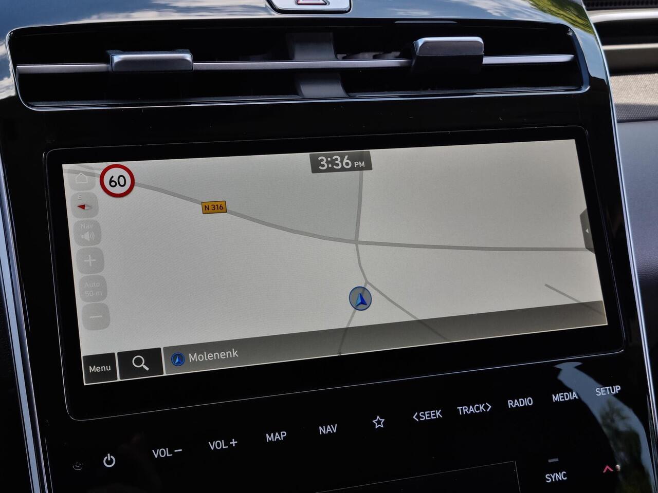 Hyundai TUCSON 1.6 T-GDI PHEV Premium 4WD / Vaste Trekhaak 13-polig (Trekgewicht 1.350kg) / Stuur- en Stoelverwarming / Stoelverkoeling / Adaptieve Cruise Control / 360° Camera / Climate Control / Navigatie full map / Apple Carplay & Android Auto / Elektrisch Verstelbar