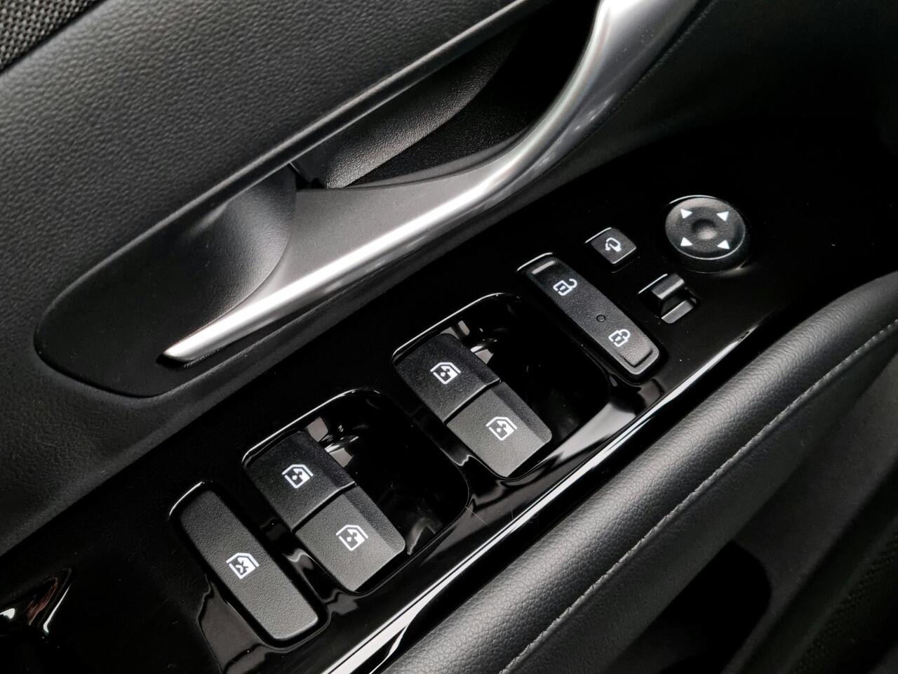 Hyundai TUCSON 1.6 T-GDI PHEV Comfort Smart 4WD / Vaste Trekhaak 13-polig (Trekgewicht 1.350kg) / Achteruitrijcamera / Stuur- en Stoelverwarming / Climate Control / Adaptieve Cruise Control / Apple Carplay & Android Auto / Keyless Entry & Start / Navigatie full map / E