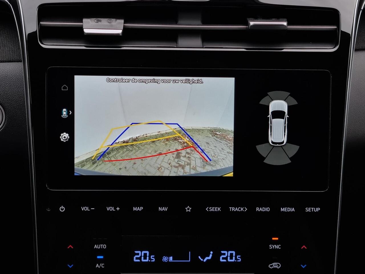 Hyundai TUCSON 1.6 T-GDI PHEV Comfort Smart 4WD / Vaste Trekhaak 13-polig (Trekgewicht 1.350kg) / Achteruitrijcamera / Stuur- en Stoelverwarming / Climate Control / Adaptieve Cruise Control / Apple Carplay & Android Auto / Keyless Entry & Start / Navigatie full map / E