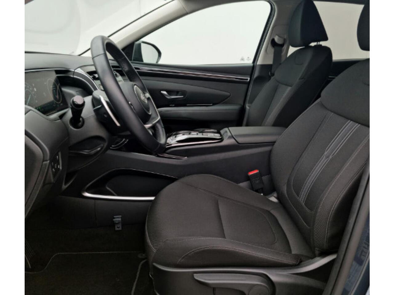 Hyundai TUCSON 1.6 T-GDI PHEV Comfort Smart 4WD / Vaste Trekhaak 13-polig (Trekgewicht 1.350kg) / Achteruitrijcamera / Stuur- en Stoelverwarming / Climate Control / Adaptieve Cruise Control / Apple Carplay & Android Auto / Keyless Entry & Start / Navigatie full map / E