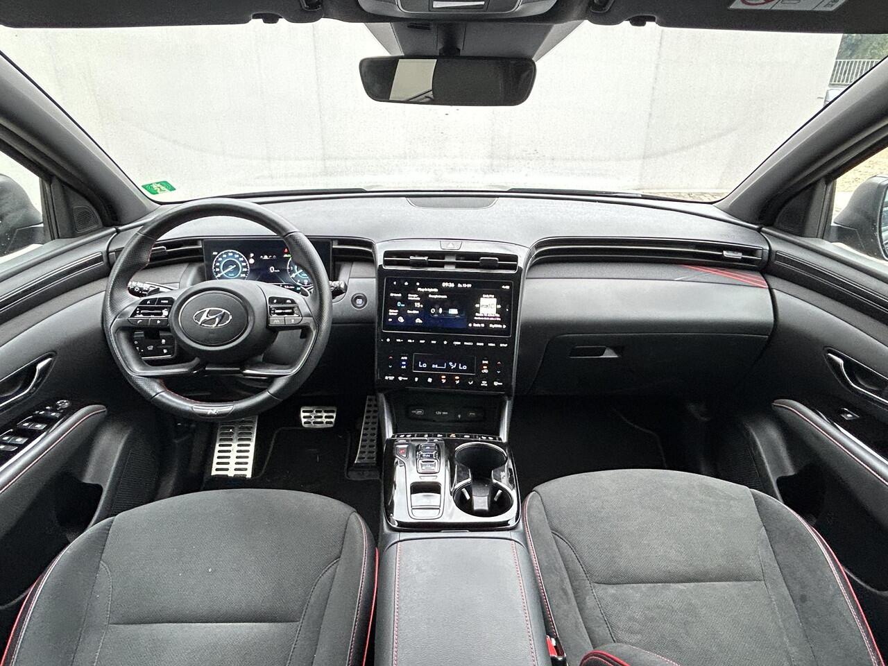 Hyundai TUCSON 1.6 T-GDI PHEV N Line 4WD / Trekhaak 1.350 Trekgewicht / Elektrische Achterklep / Elektrisch Verstelbare Stoelen / Stuur & Stoelverwarming / Stoelverkoeling / Adaptieve Cruise Control / Navigatie / Climate Control / Lichtmetalen Velgen /