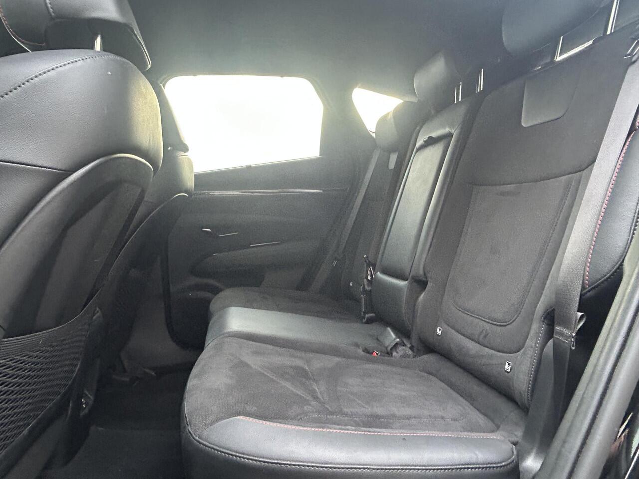 Hyundai TUCSON 1.6 T-GDI PHEV N Line 4WD / Trekhaak 1.350 Trekgewicht / Elektrische Achterklep / Elektrisch Verstelbare Stoelen / Stuur & Stoelverwarming / Stoelverkoeling / Adaptieve Cruise Control / Navigatie / Climate Control / Lichtmetalen Velgen /