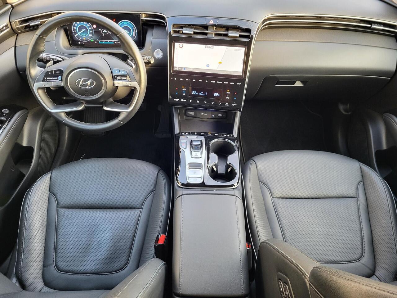 Hyundai TUCSON 1.6 T-GDI PHEV Premium 4WD / Vaste Trekhaak 13-polig (Trekgewicht 1.350kg) / Stuur- en Stoelverwarming / Stoelverkoeling / Adaptieve Cruise Control / 360° Camera / Climate Control / Navigatie full map / Apple Carplay & Android Auto / Elektrisch Verstelbar